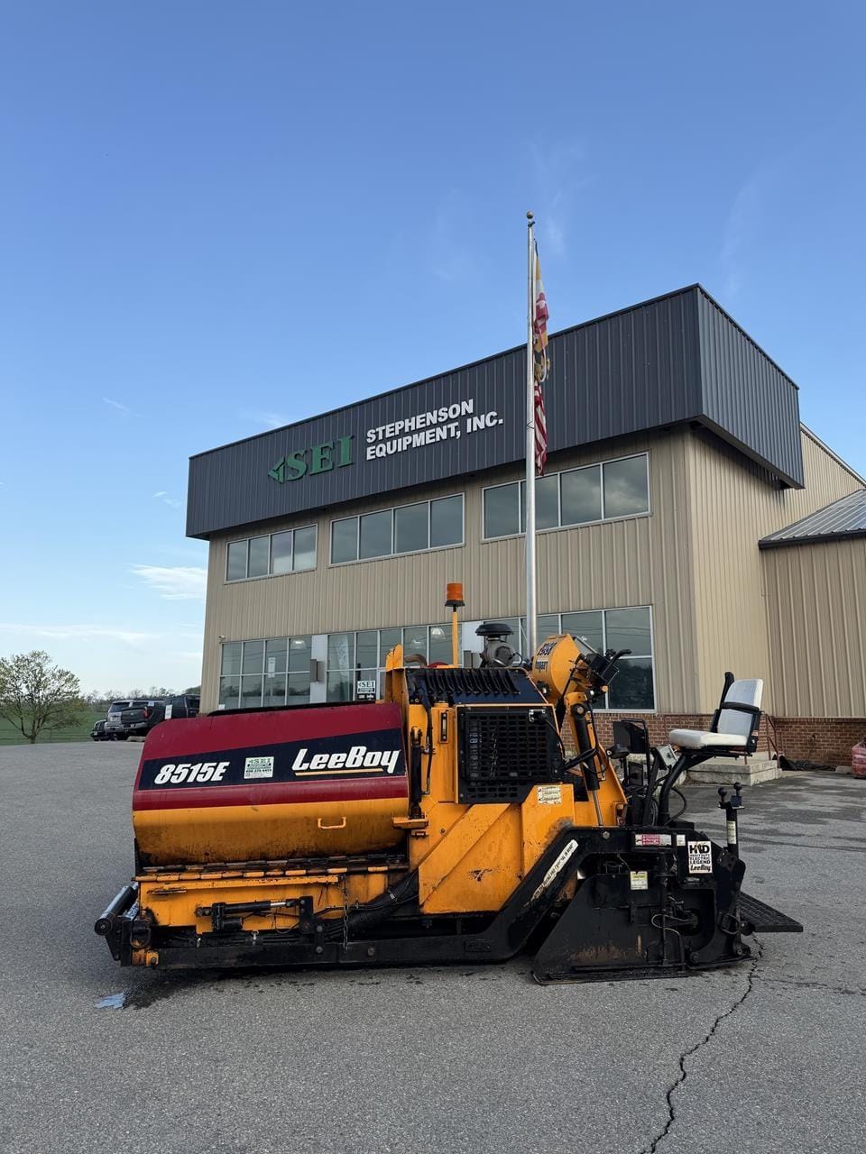 2017 LeeBoy 8515E Equipment Image0