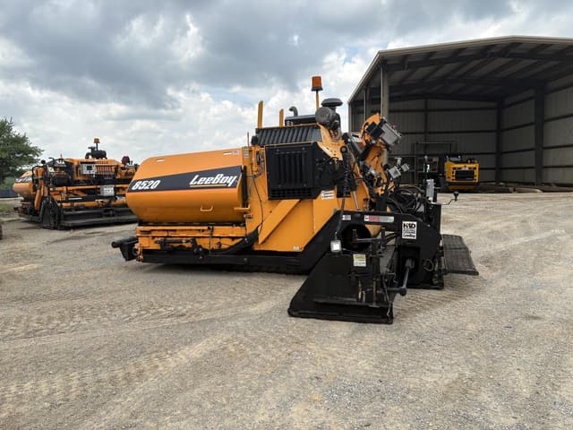 Image of LeeBoy 8520 equipment image 1