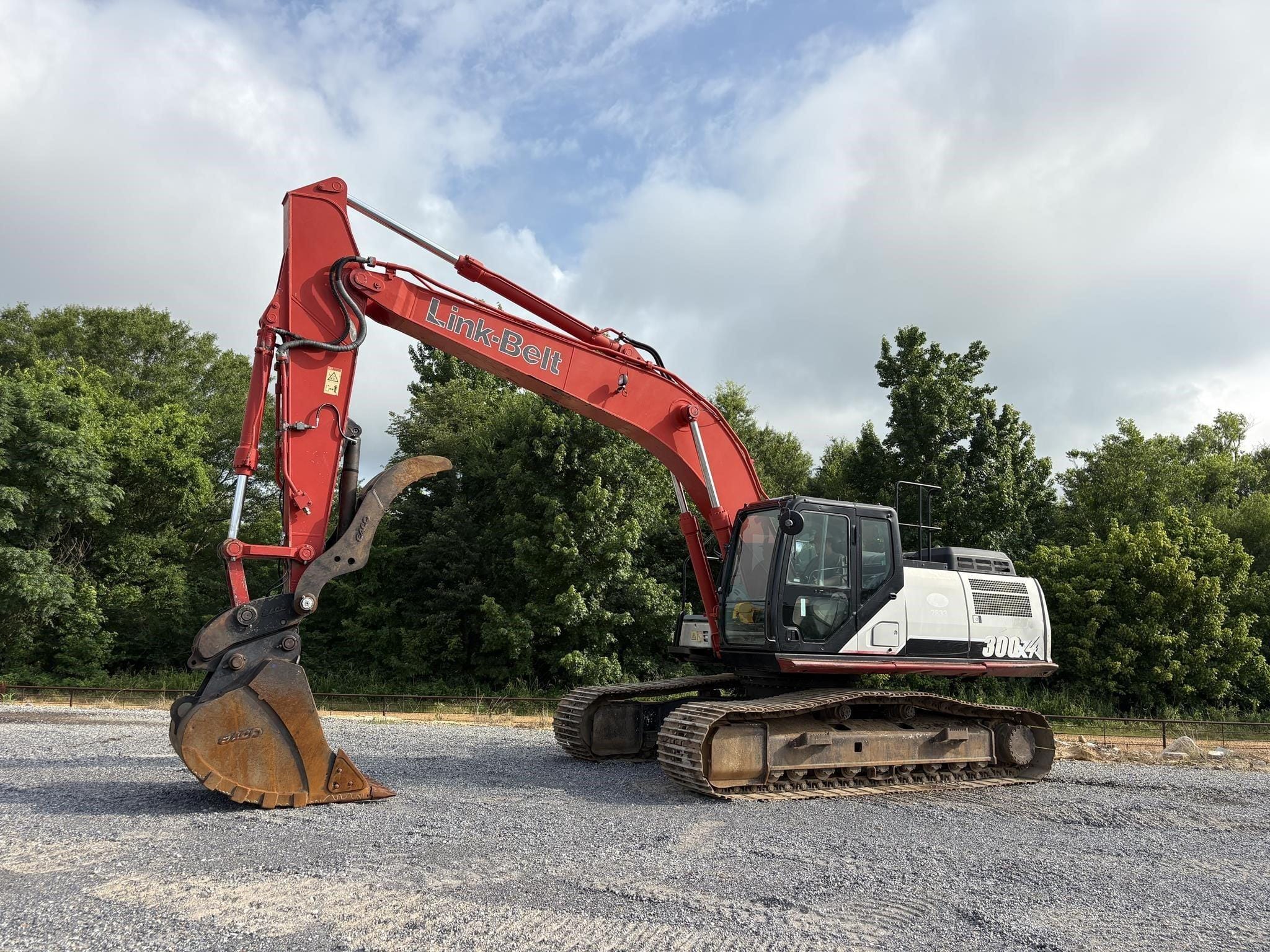2017 Link-Belt 300X4 Equipment Image0