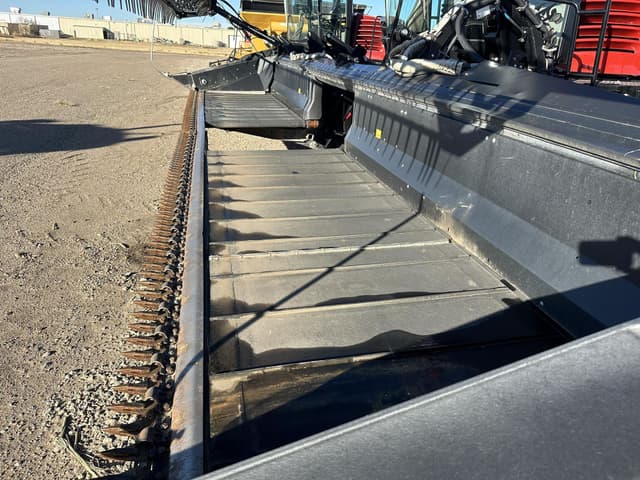 Image of MacDon D130XL equipment image 1