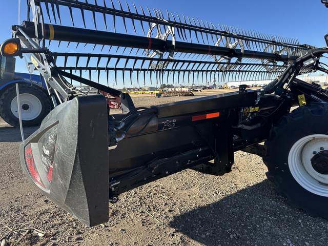 Image of MacDon D130XL equipment image 4