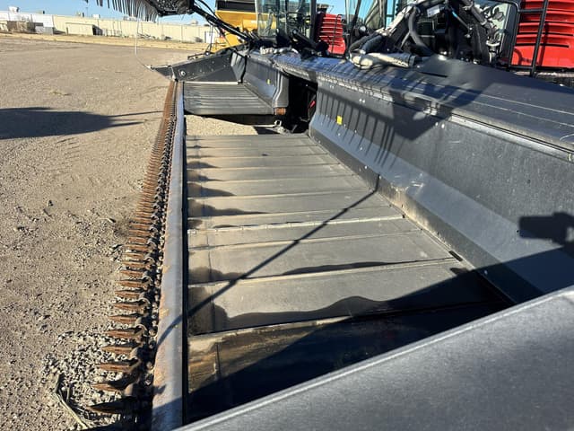 Image of MacDon D130XL equipment image 1