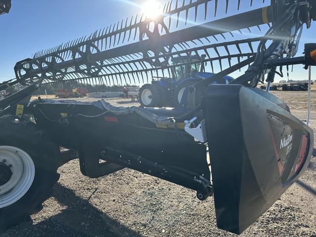 Image of MacDon D130XL equipment image 3