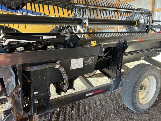 Image of MacDon FD135 equipment image 4