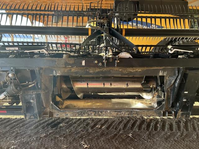 Image of MacDon FD135 equipment image 3