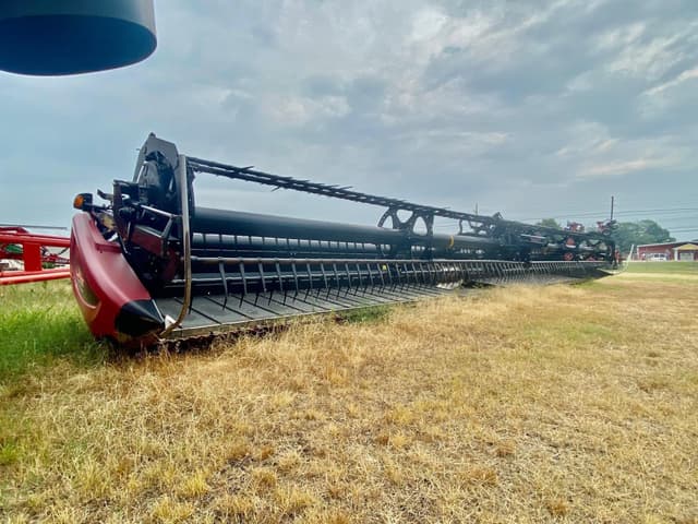 Image of MacDon FD75 equipment image 4