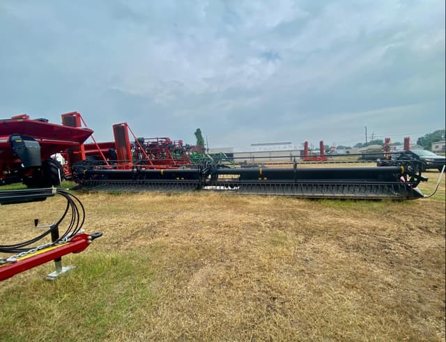 Image of MacDon FD75 equipment image 3