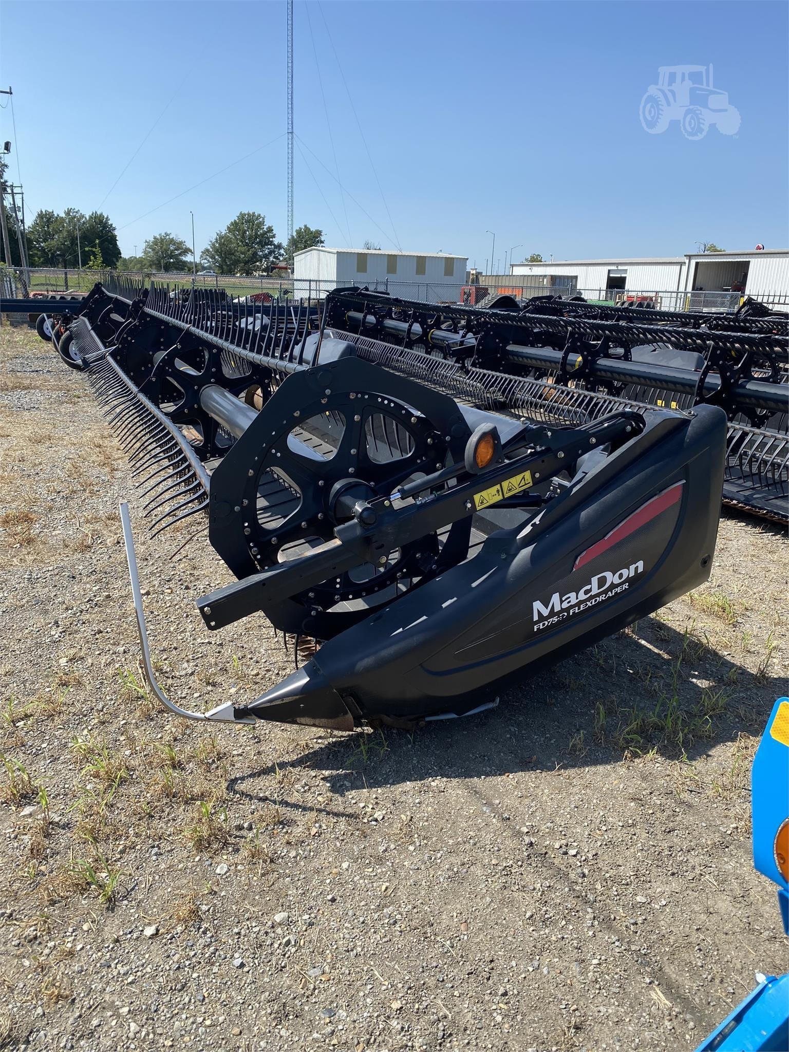 2017 MacDon FD75 Equipment Image0