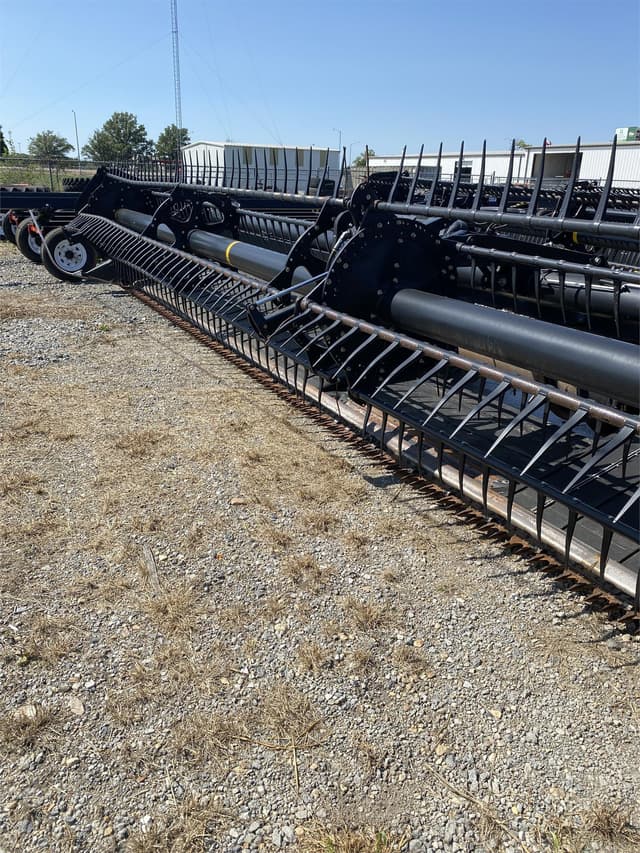 Image of MacDon FD75D equipment image 1