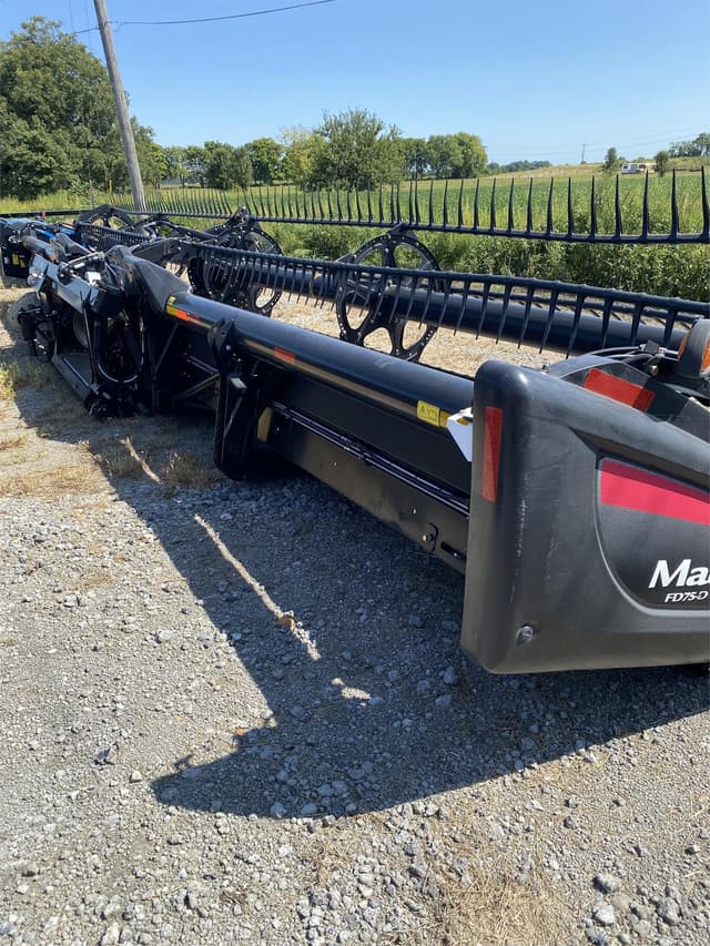 Image of MacDon FD75D equipment image 2