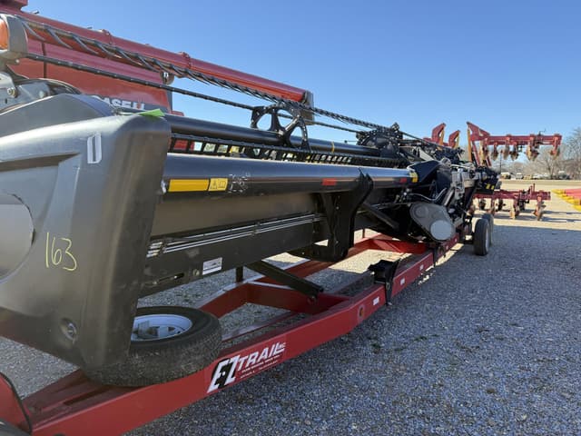 Image of MacDon FD75 equipment image 3