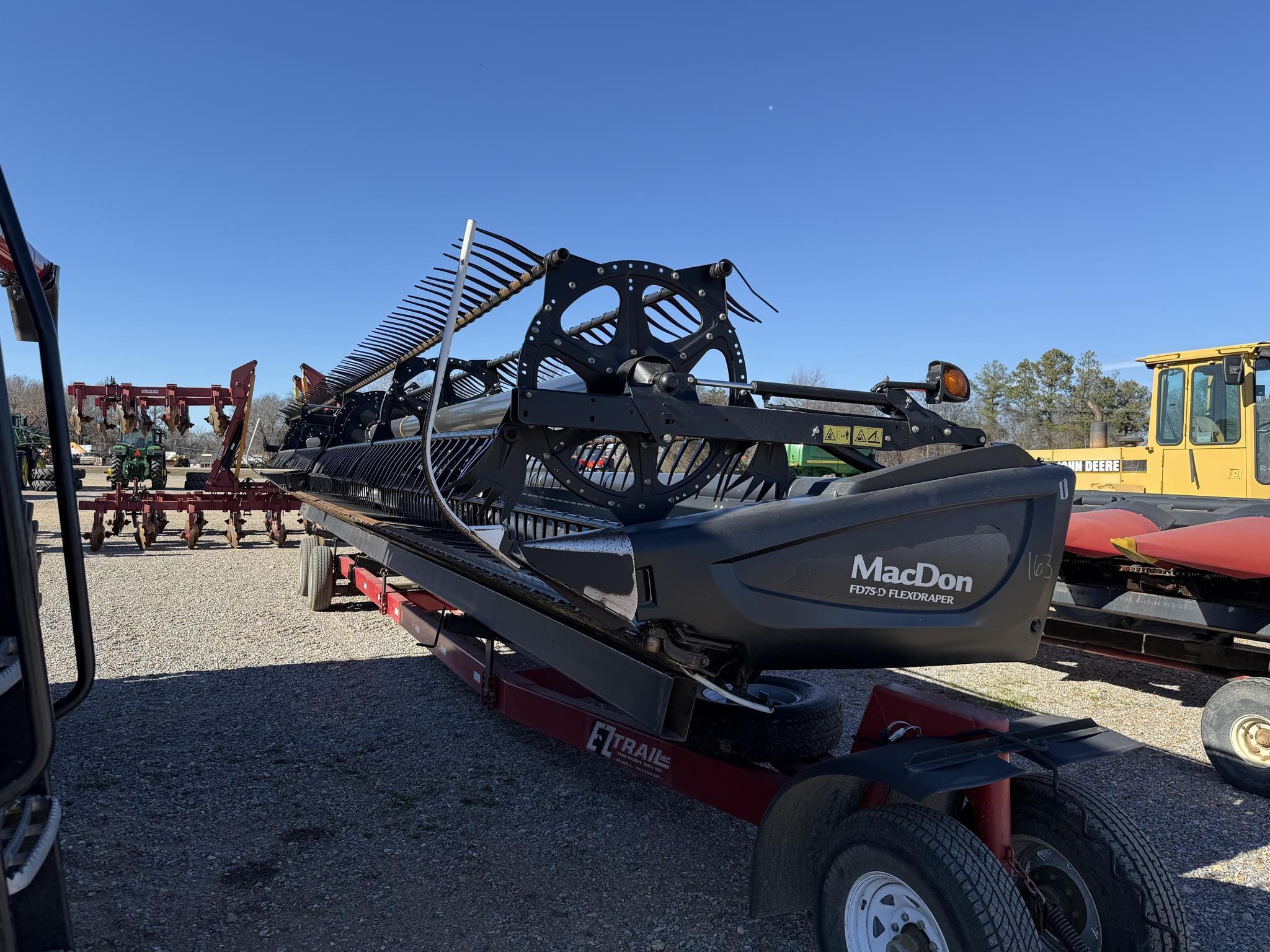 2017 MacDon FD75 Equipment Image0