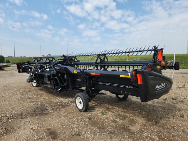 Image of MacDon FD75S equipment image 4