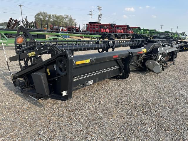 Image of MacDon FD75 equipment image 4
