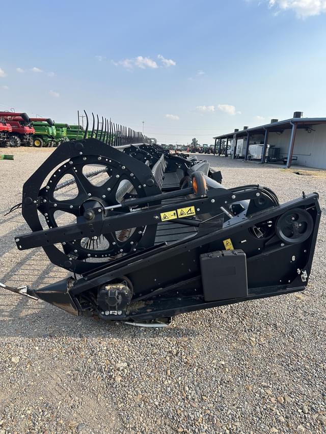 Image of MacDon FD75 equipment image 2