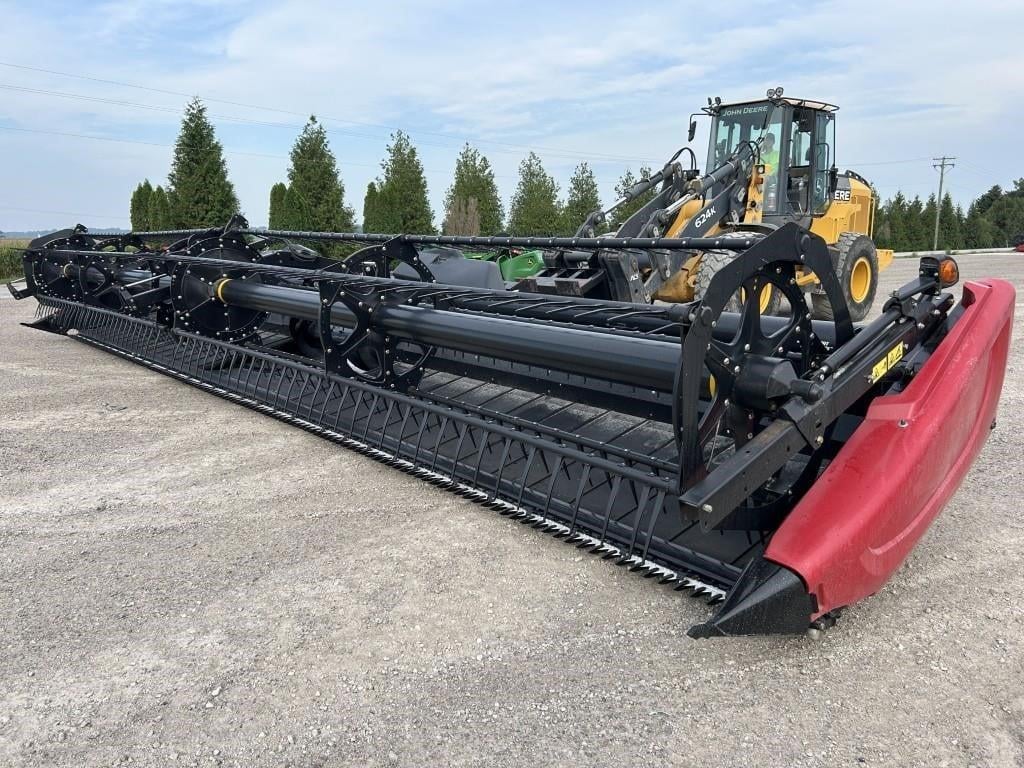 2017 MacDon FD75 Equipment Image0