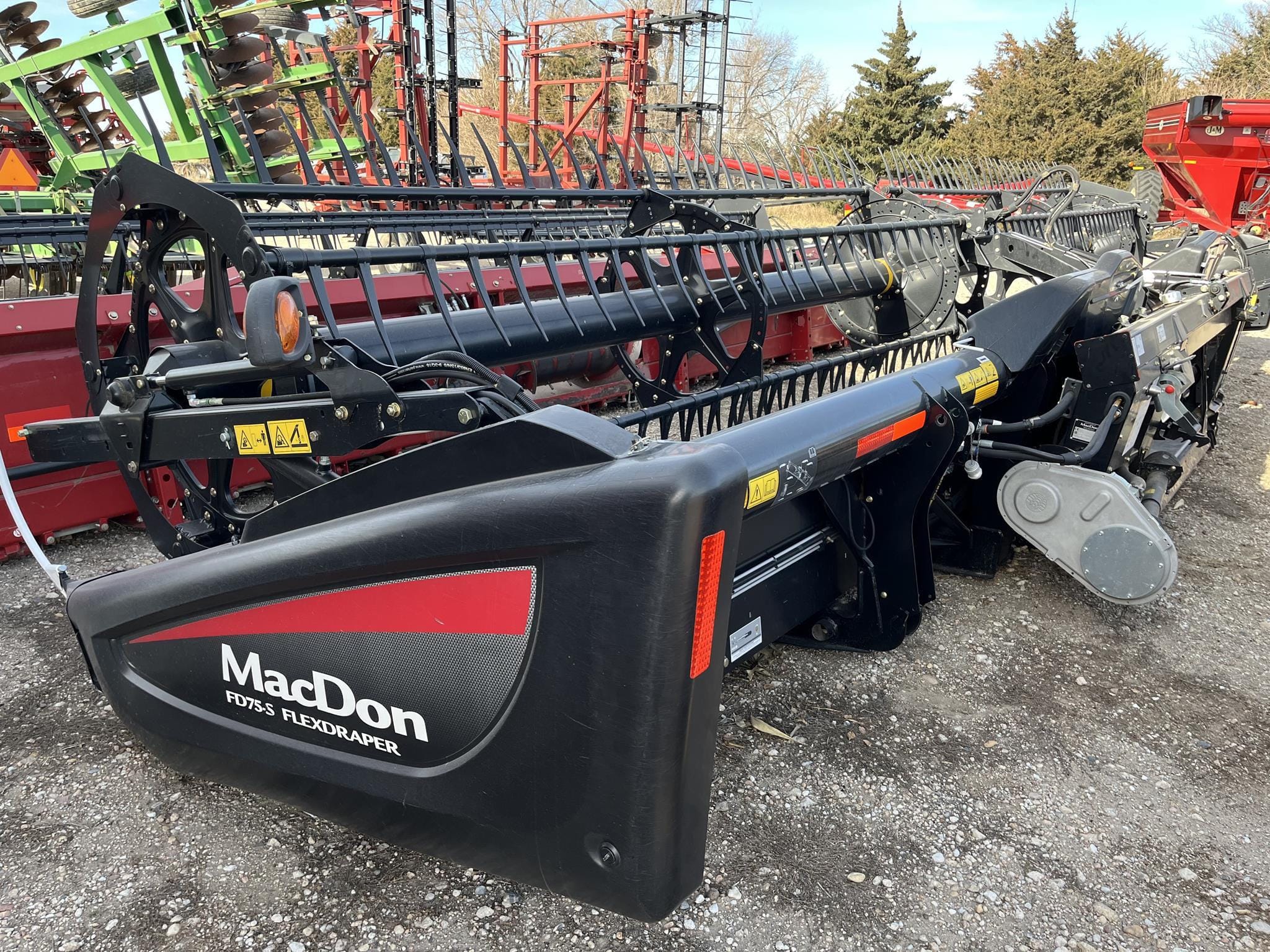 2017 MacDon FD75S Equipment Image0