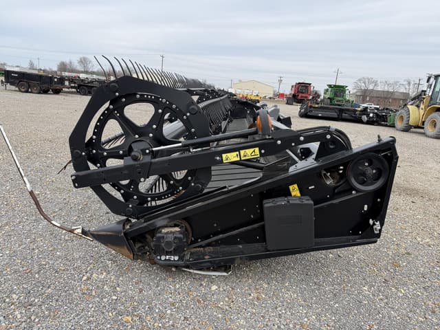 Image of MacDon FD75 equipment image 2