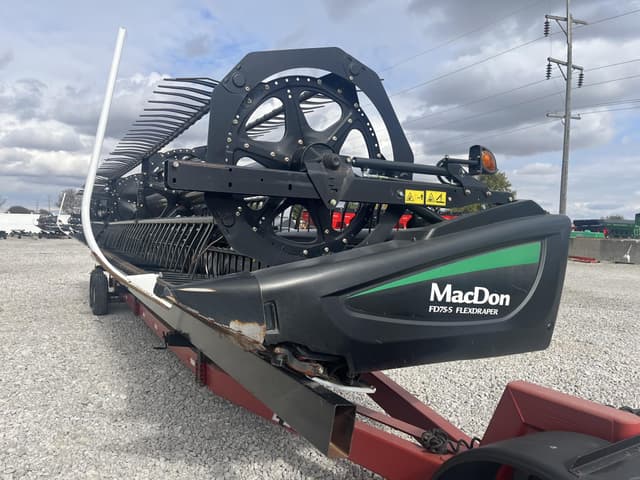 Image of MacDon FD75 equipment image 2