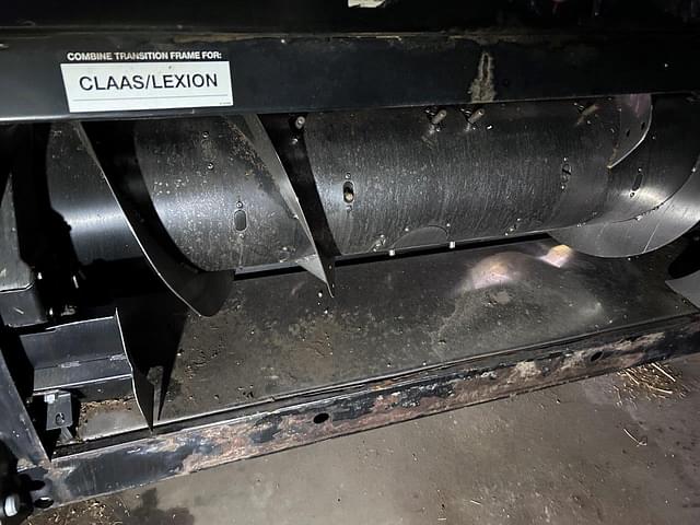 Image of MacDon FD75 equipment image 3