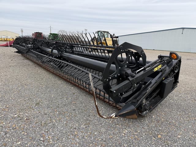 Image of MacDon FD75 equipment image 1