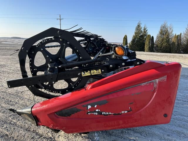 Image of MacDon FD75 equipment image 2