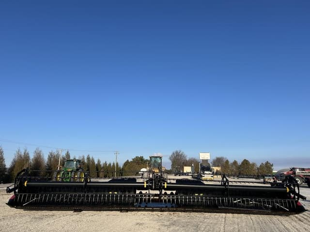 Image of MacDon FD75 equipment image 4