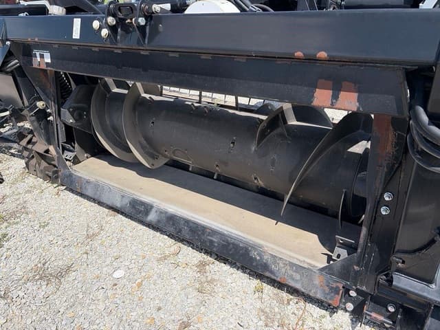 Image of MacDon FD75 equipment image 4