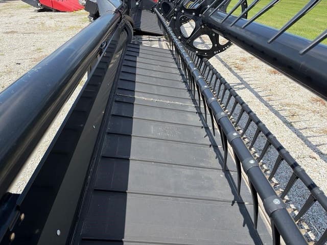 Image of MacDon FD75 equipment image 2