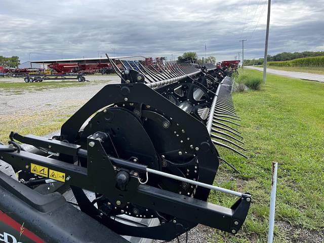 Image of MacDon FD75S equipment image 2