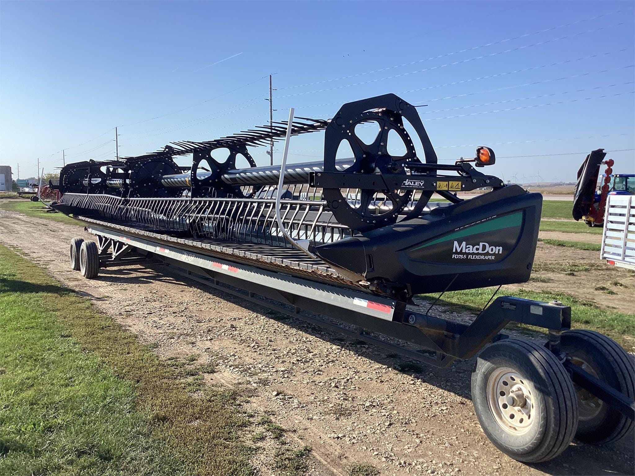 2017 MacDon FD75S Equipment Image0