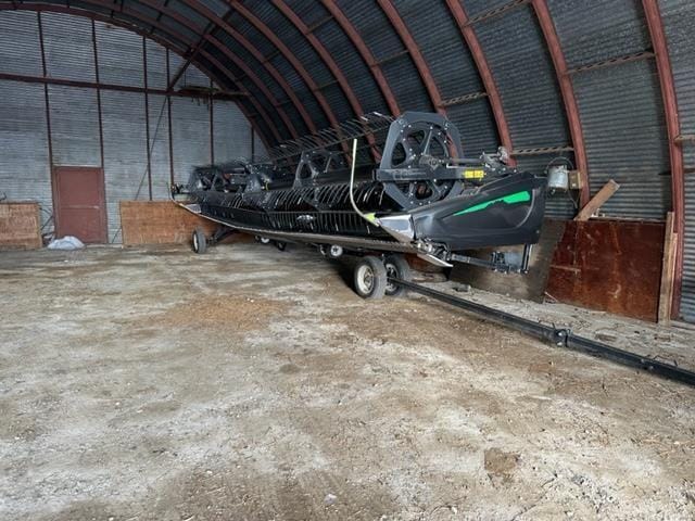 2017 MacDon FD75D Equipment Image0