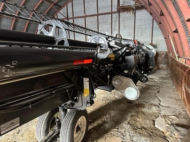 Image of MacDon FD75D equipment image 4