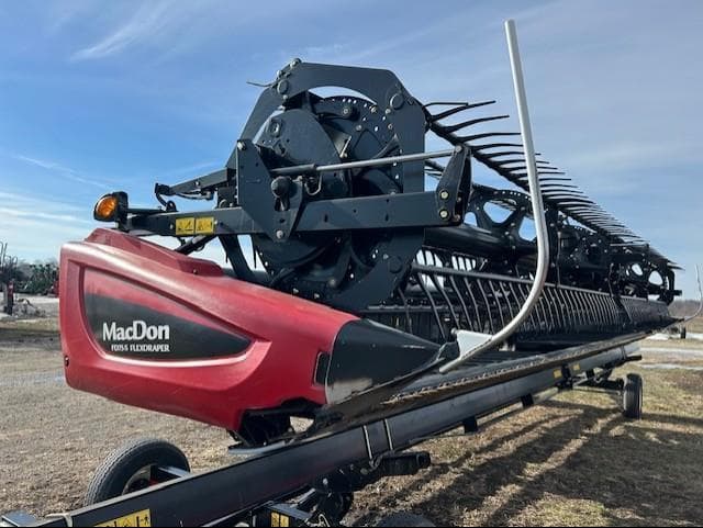 Image of MacDon FD75S equipment image 2