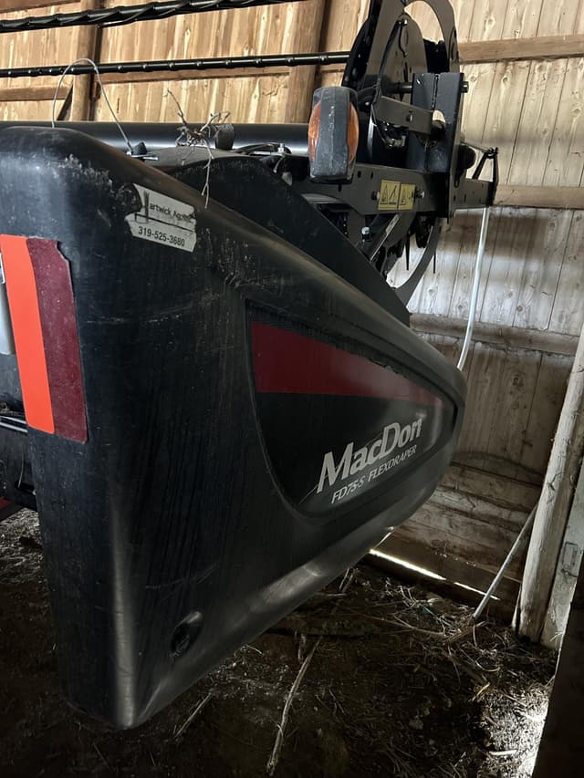 Image of MacDon FD75S equipment image 2