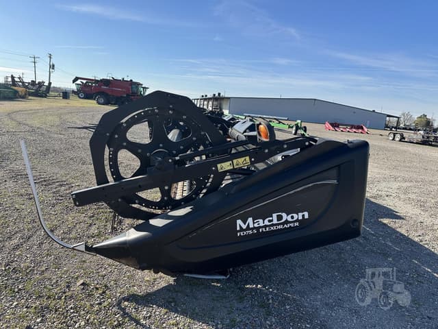 Image of MacDon FD75S equipment image 2