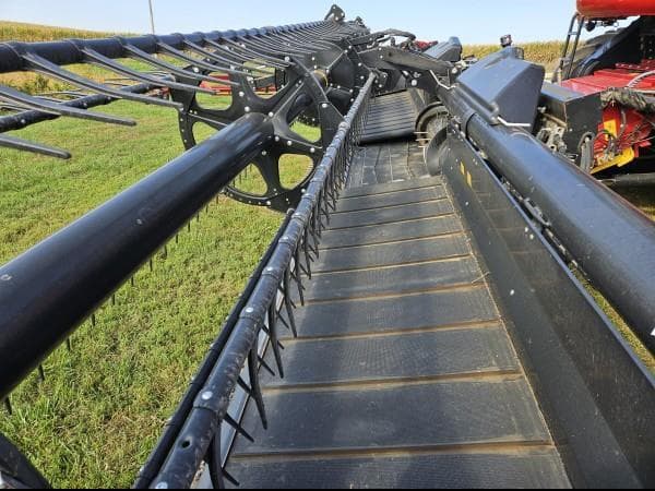 Image of MacDon FD75S equipment image 1