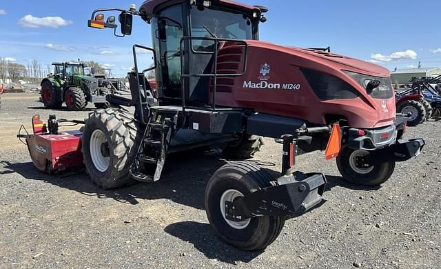 Image of MacDon M1240 equipment image 2