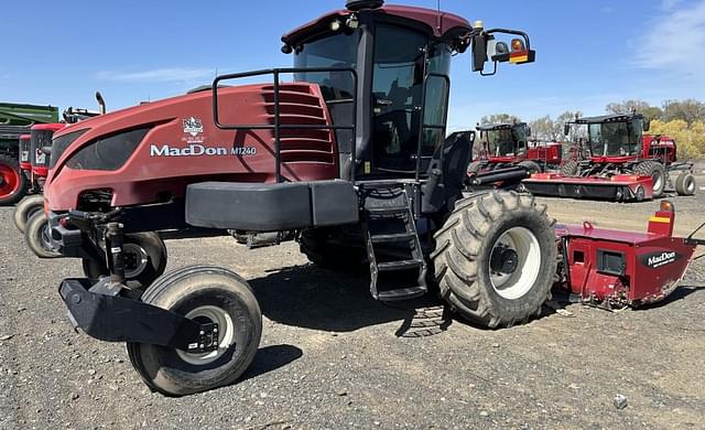 Image of MacDon M1240 equipment image 4