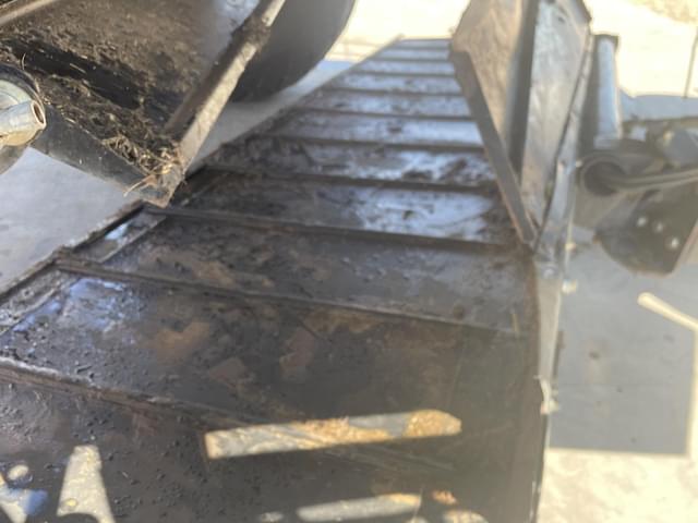 Image of MacDon M1240 equipment image 4