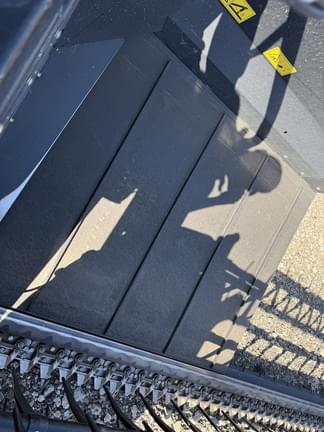 Image of MacDon D115 equipment image 4