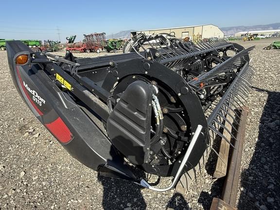 Image of MacDon D115 equipment image 3