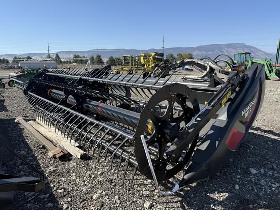 Image of MacDon D115 equipment image 2