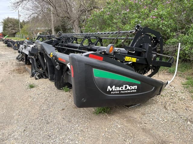 Image of MacDon FD75-30 equipment image 4