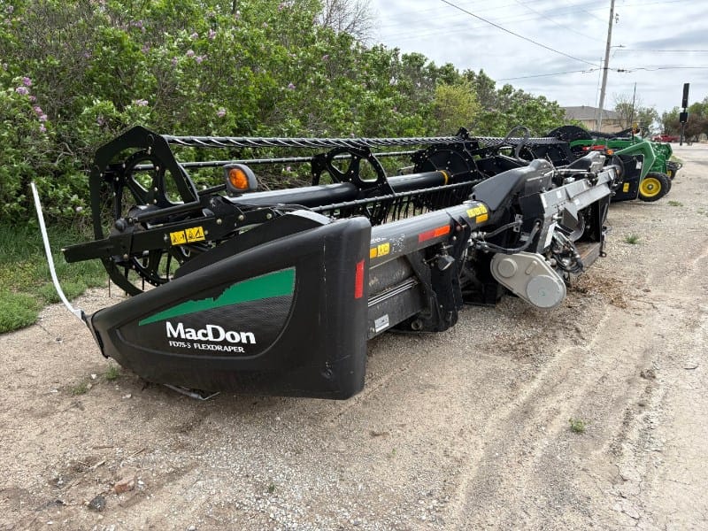 2017 MacDon FD75-30 Equipment Image0