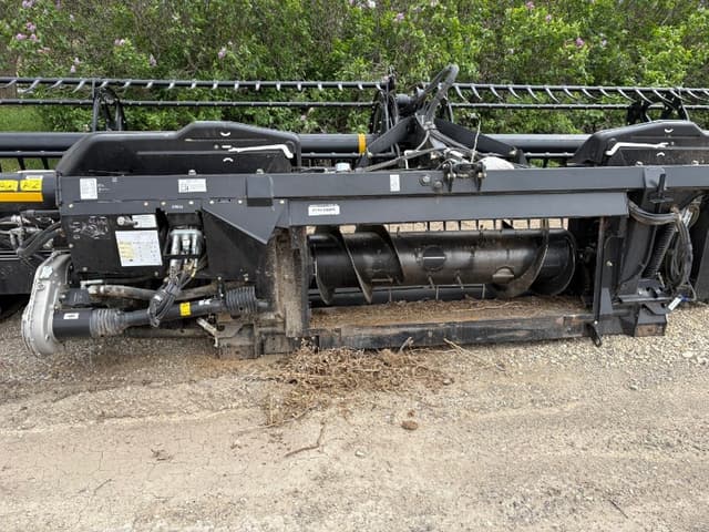 Image of MacDon FD75-30 equipment image 2