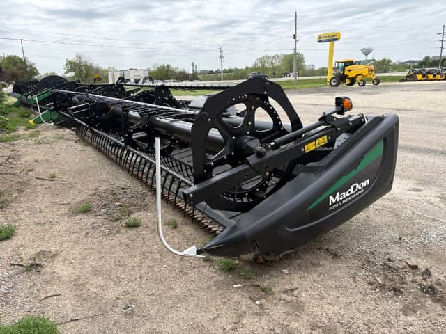 Image of MacDon FD75-30 equipment image 1