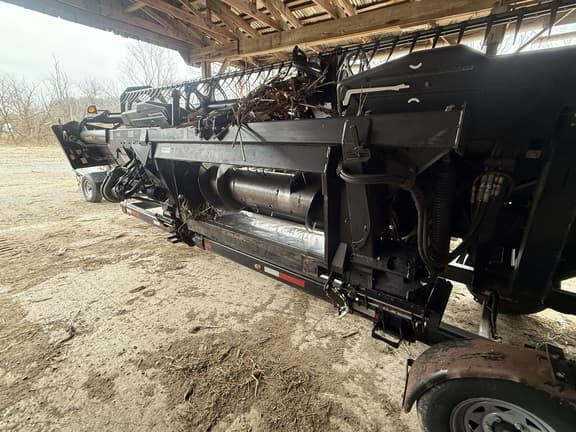 Image of MacDon FD75-30 equipment image 4