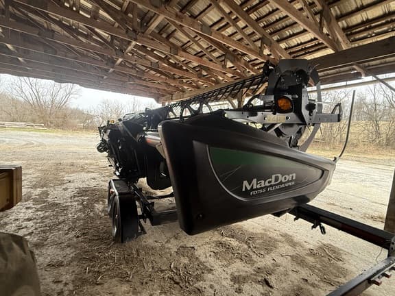 Image of MacDon FD75-30 equipment image 3