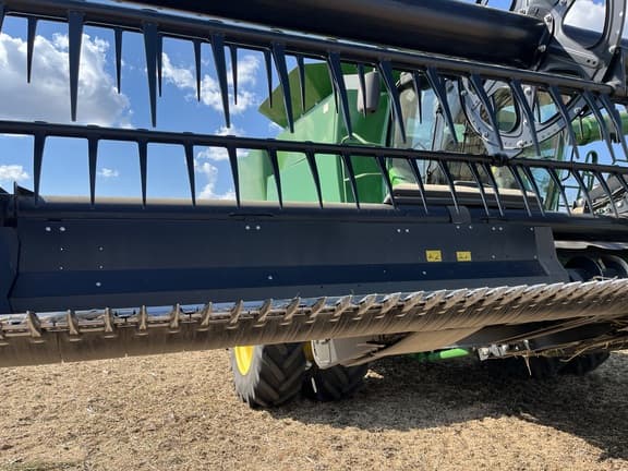 Image of MacDon FD75-30 equipment image 3